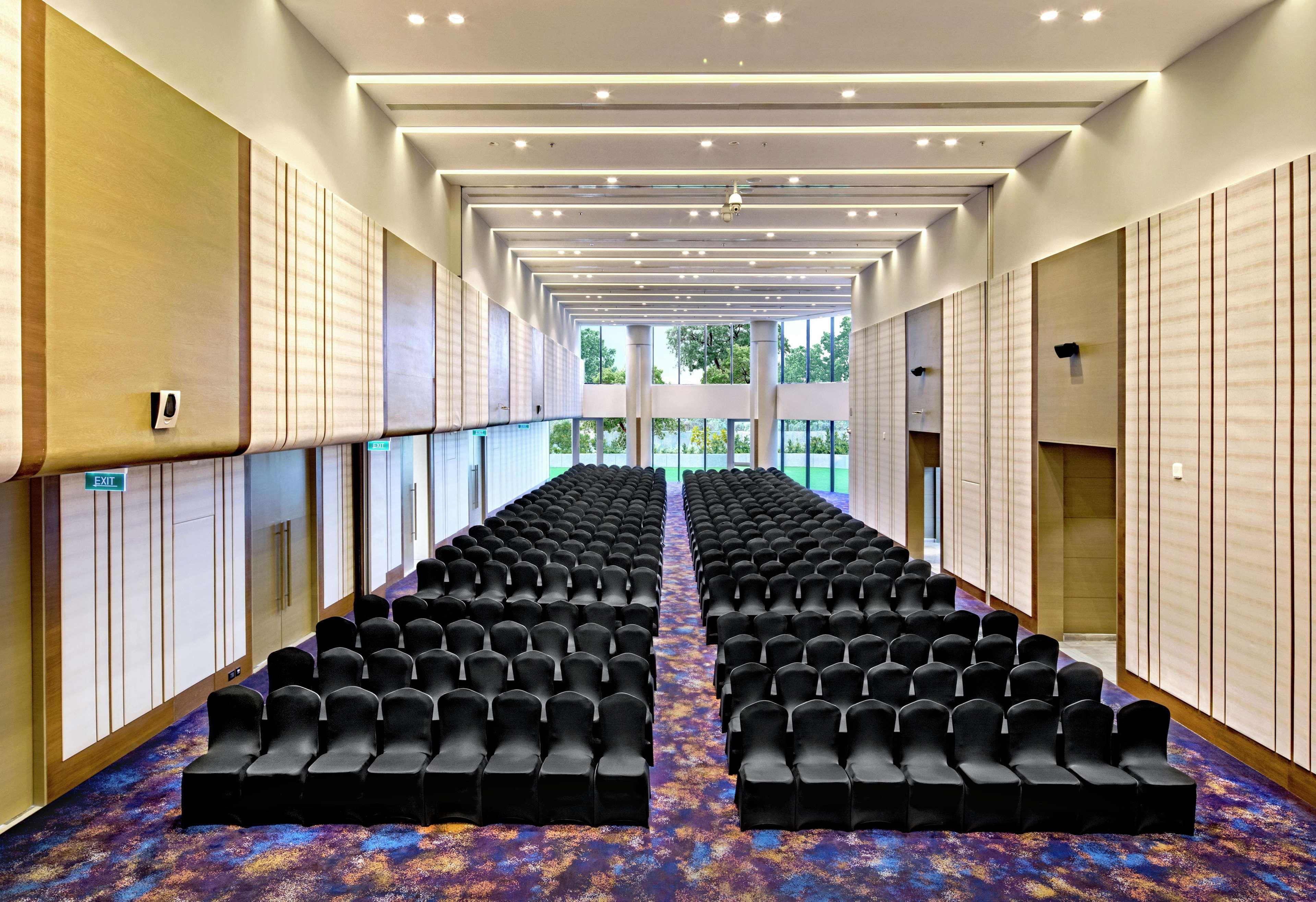 Doubletree By Hilton Ahmedabad Otel Dış mekan fotoğraf