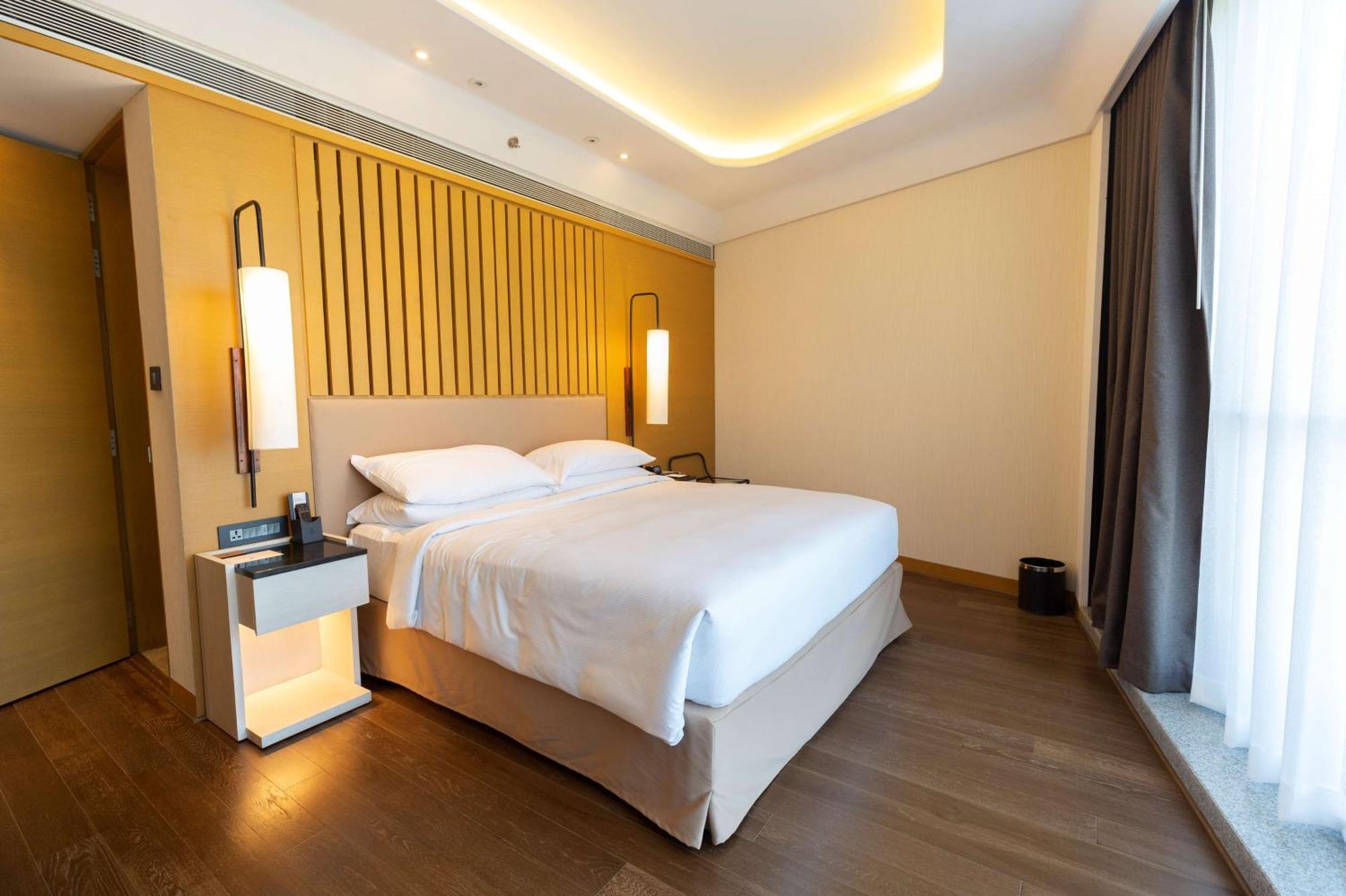 Doubletree By Hilton Ahmedabad Otel Dış mekan fotoğraf