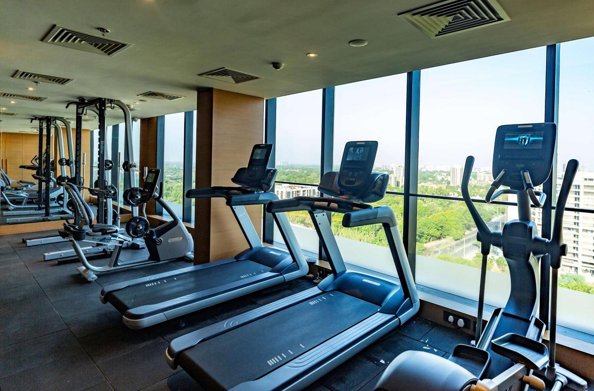 Doubletree By Hilton Ahmedabad Otel Dış mekan fotoğraf