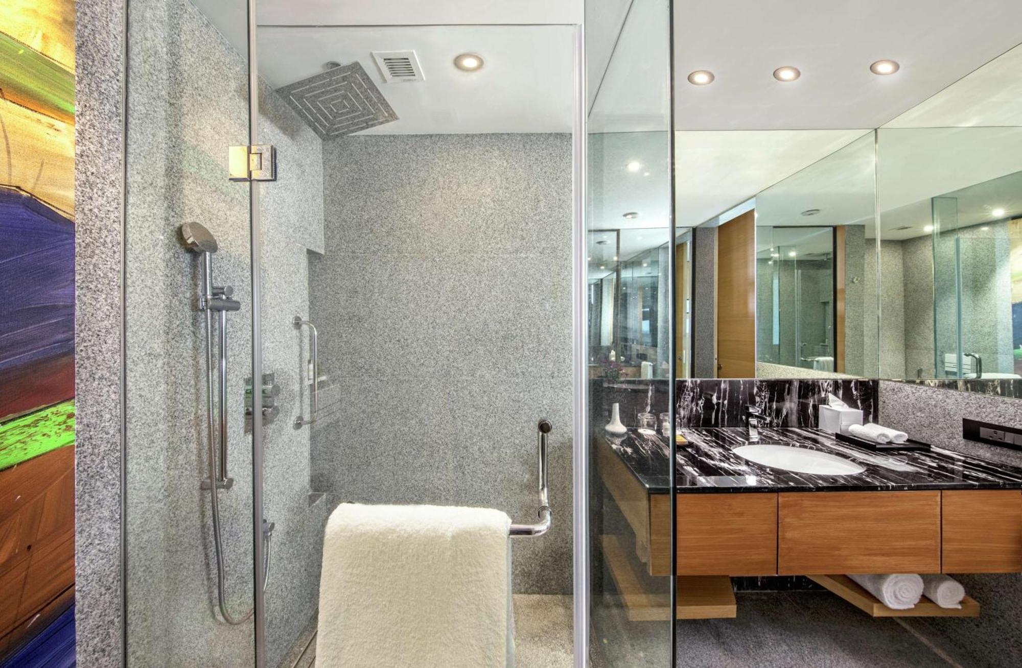 Doubletree By Hilton Ahmedabad Otel Dış mekan fotoğraf